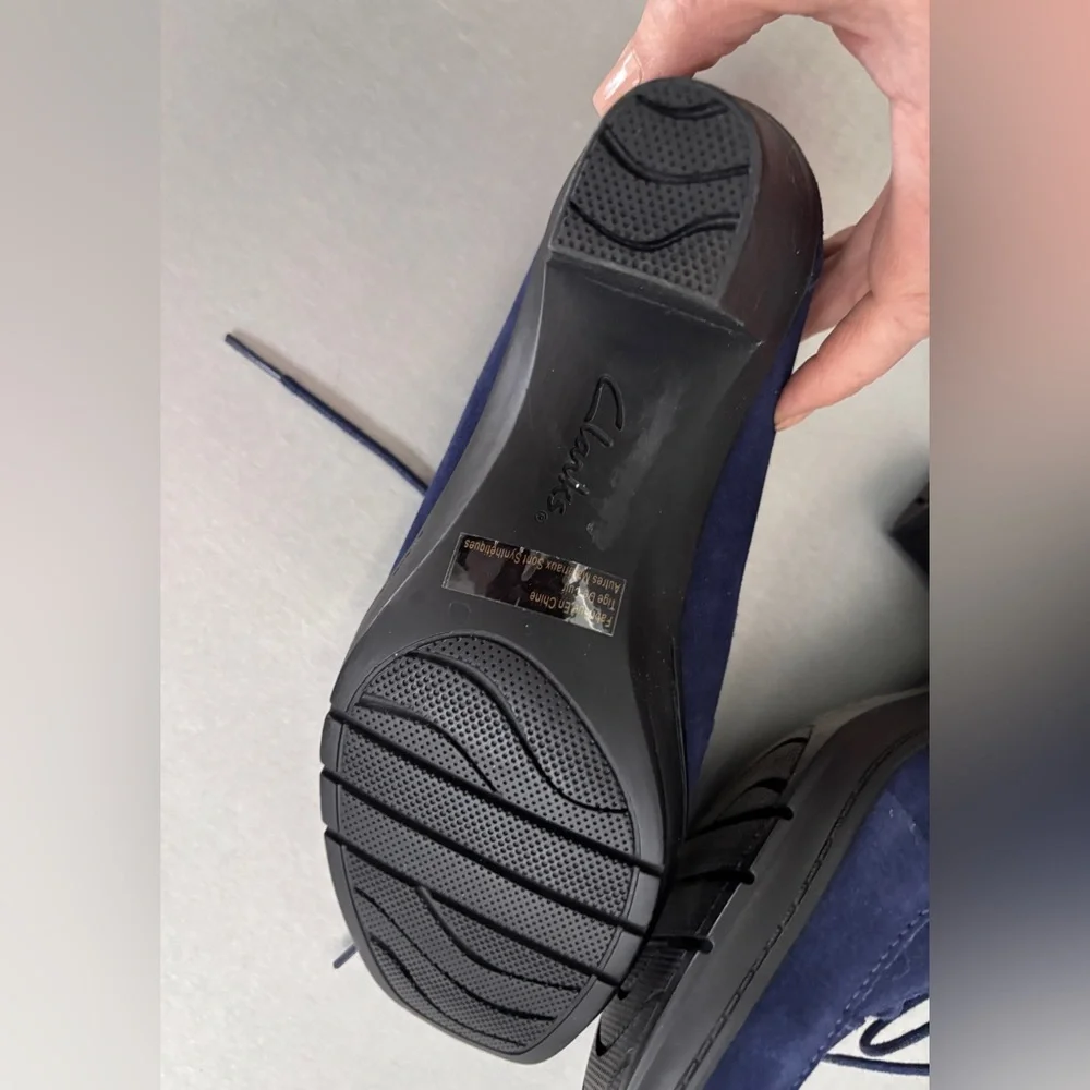 Clark’s Bendable’s Navy Blue faux suede heeled oxfords 8 - Picture 11 of 11